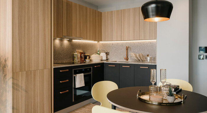 Kitchen with wood and copper finishes